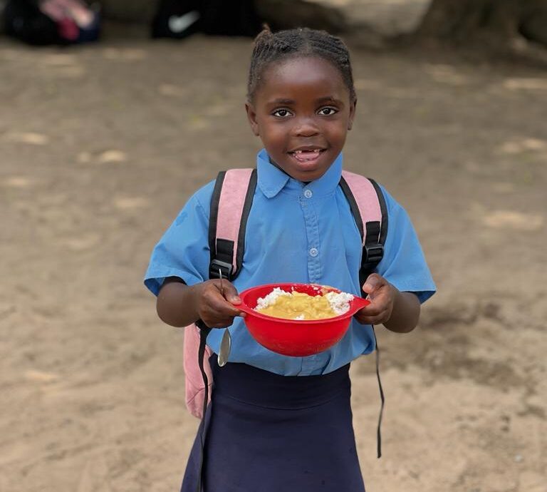 School Meals Program Draws Children Back to School in Mozambique